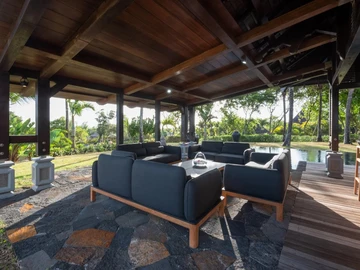 6 Bedroom Villa