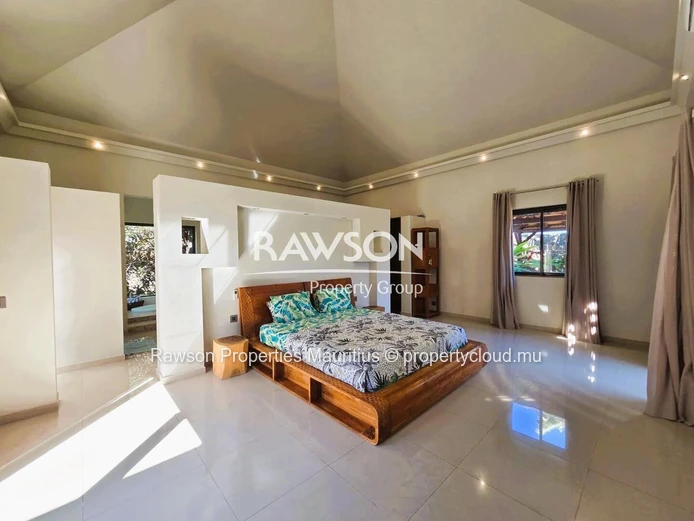 Villa - 4-Bedrooms | Pool & Garden | Secure Residence | Pereybere | €4,000