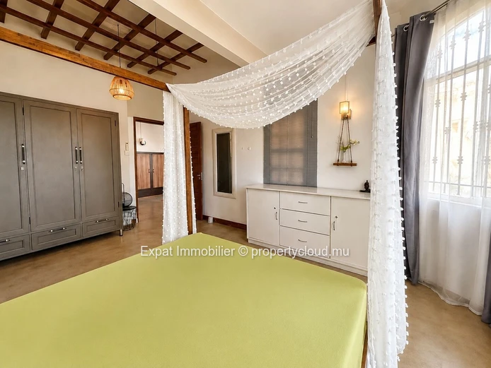 Villa 3 Chambres Avec Piscine, Garage Et Beaux Volumes – Péreybère