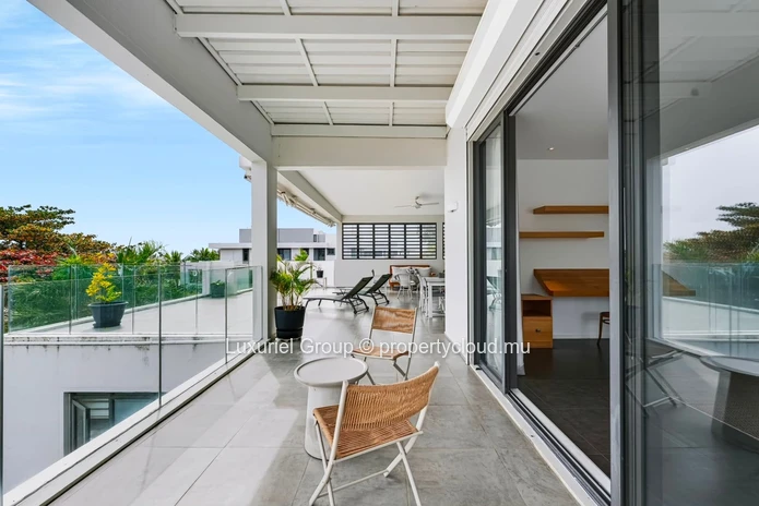 Pereybere – Exceptional Beachfront Penthouse