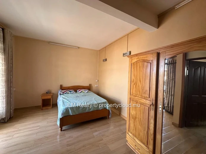 À Vendre – Propriété composée de 2 duplex avec vue mer à La Gaulette, Île Maurice