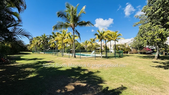 Duplex de 3 chambres à Bain Boeuf, non loin de la plage publique.