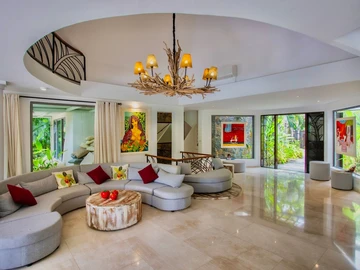 8 Bedroom Villa