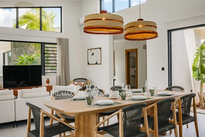 Luxurious Tropical Living in Tamarin: Exquisite 4-Bedroom Villa in Ekô Savannah Resort
