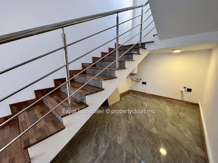 Villa Neuve 4 Chambres Non Meublée Avec Piscine Privée – Vale