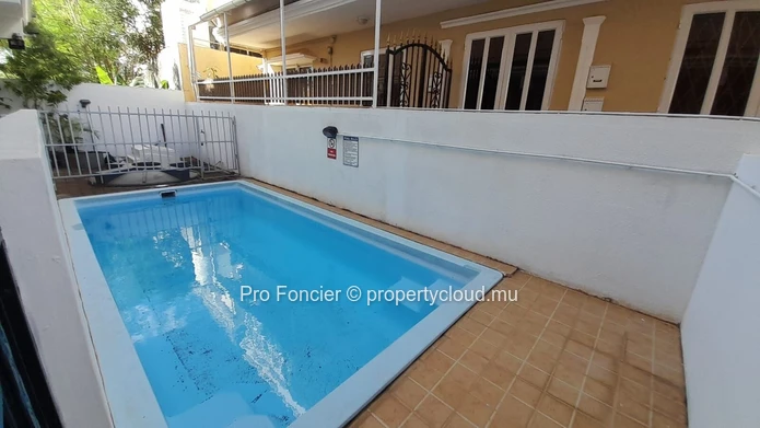 Apartment for rent in flic-en-flac - 2nd floor with sea and mountain views.
