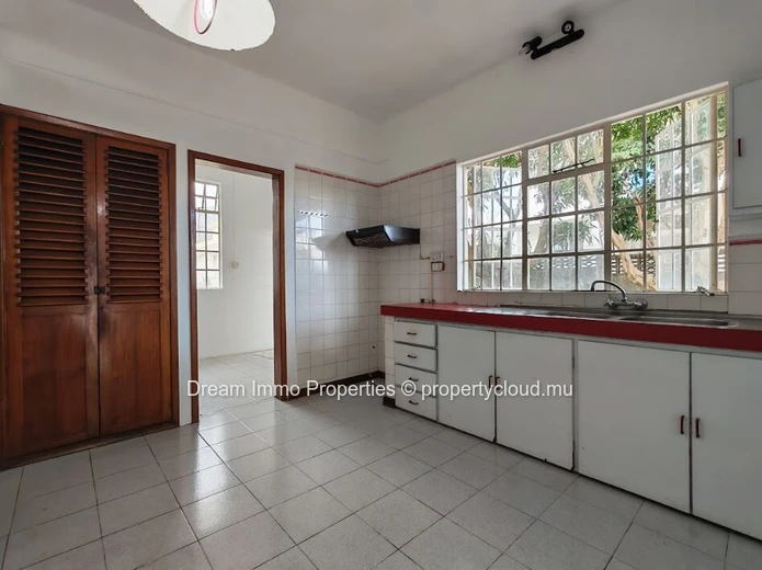 Price Drop ! Beautiful Spacious 7-Bedroom Villa In Beau Bassin – Mauritius