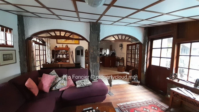 Maisons à vendre à Pointe Aux Canonniers - Deux biens indépendantes avec piscine