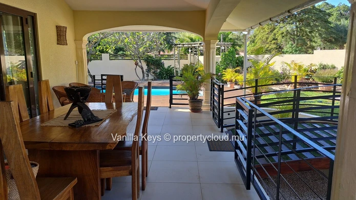 Exceptional 4-bedroom villa with pool, on long term rental in Petite Rivière Noire