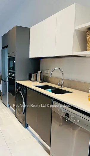 Appartement en bord de mer à louer à Grand Gaube | 3 chambres avec salles de bain attenantes | Terrasse et jardin