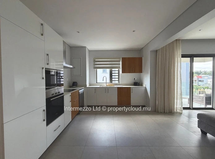 Pereybere | New 144 m² Apartment with Pool, Walk to Beach
