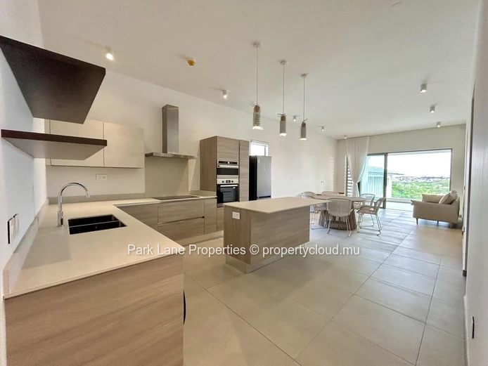 Pereybère: Spacious 3-Bedroom Penthouse with Private Terrace