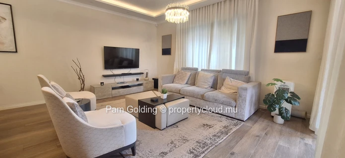 Appartement meublé au rez-de-chaussée avec jardin privé