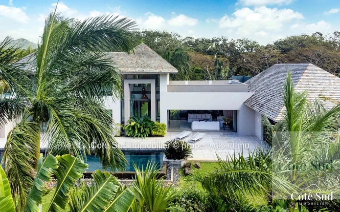 For sale - Prestigious architect-designed villa in Anahita