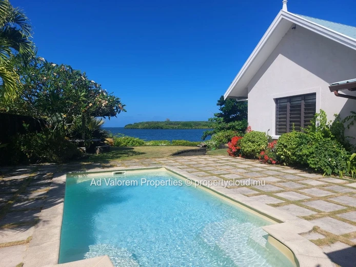 Maison à louer à Providence-sur-Mer – Vue mer & cadre côtier exclusif