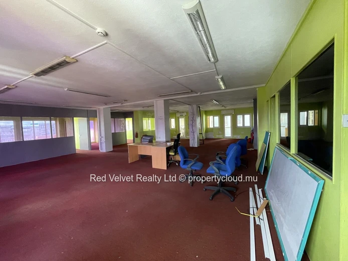 Large 4,000 sqft Office with Wraparound Balcony – Ideal for Call Centre | Quatre Bornes