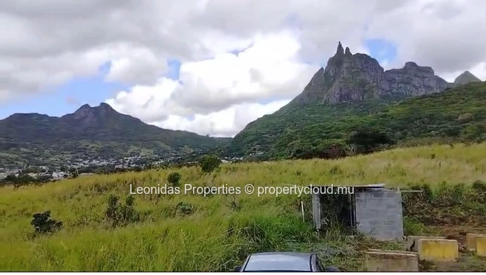 Crève cœur, beautiful land for sale with mountains view 