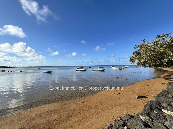 3-Bedroom Flat Overlooking The Garden And Swimming Pool – Near Azuri