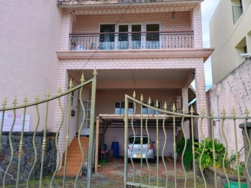 9 Bedroom Apartment