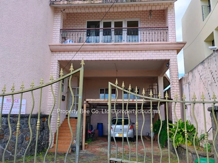 1st Floor Apartment: HillCrest Avenue / Corner of Avenue Des Dodos
