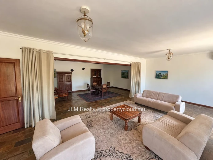 Villa d’exception à louer à Rivière Noire, Île Maurice – Vue panoramique sur Le Morne et l’océan