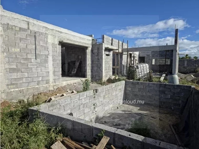 Single-story contemporary villa with 3 bedrooms and private pool - Exclusively reserved for the local market