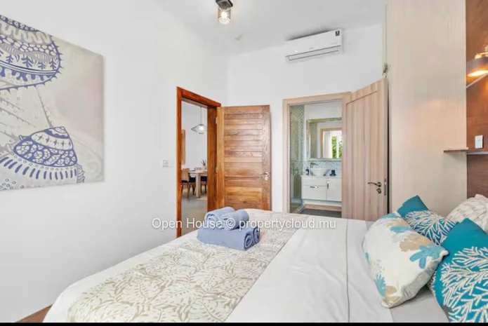 Appartement meublé entièrement équipé 2 chambres avec petite piscine privée à Bain Boeuf.