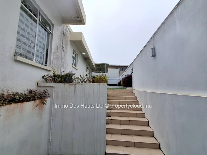 Maison de trois chambres meublé en location long terme vacoas 