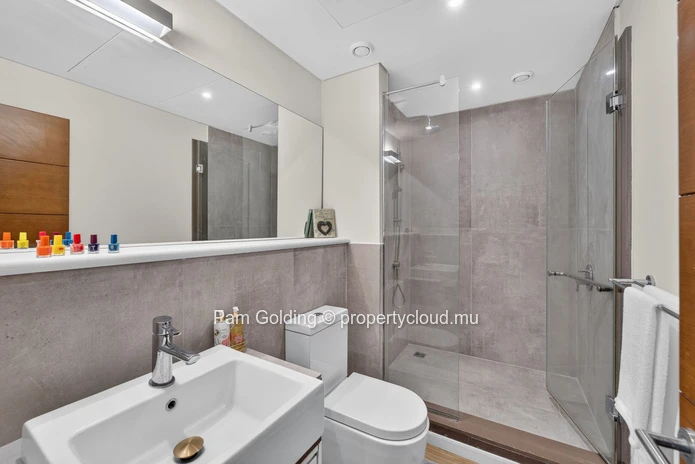 Maison de ville de 4 chambres avec piscine privée à vendre à Azuri Ocean & Golf Village, Île Maurice (Mandat exclusif)