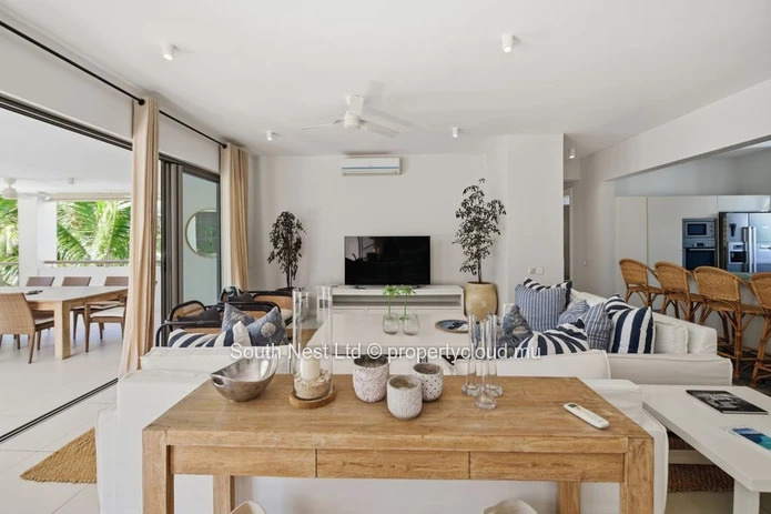 Penthouse de Luxe avec Accès Privé à la Baie de Merville