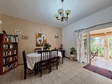 6 Bedroom House
