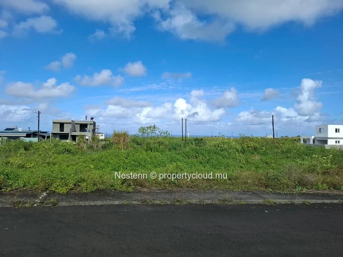 Land of 337.9 m² in Morcellement Greenview.