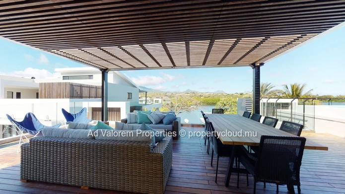 Penthouse sur l'eau, disponible aux etrangers