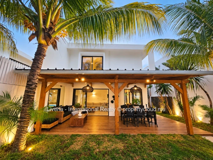 Coastal Living in an Exclusive Enclave
