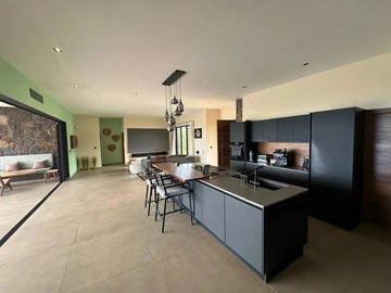 4 Bedroom Villa