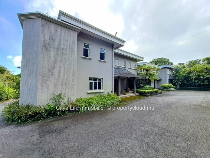 Luxurious 7 Bedroom Two Houses in Floréal with 2 Offices, Land 3,750m² - Price Rs