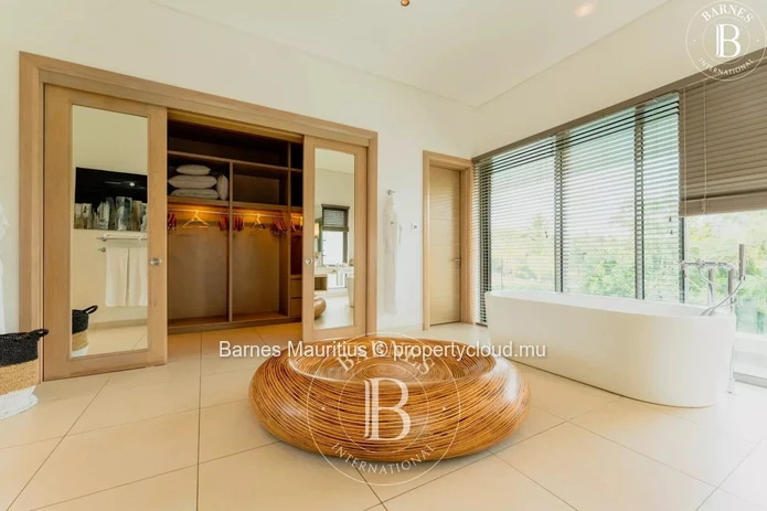 ANAHITA GOLF RESORT - Luxury 4-Bedroom Villa