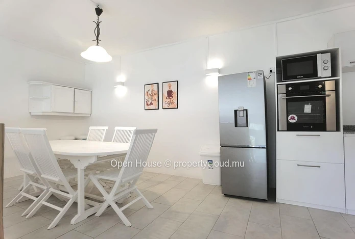 Appartement meublé à louer à Rivière Noire - Black River, 85m², 2 chambres, piscine commune, équipements de cuisine e...