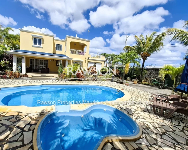 Villa Avec Studio Indépendant, Piscine Privée Et Kiosque – Pereybere