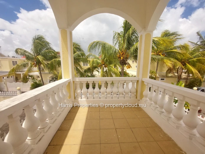 Charming Individual House for Rent in a Secure Residential Complex in Pereybere