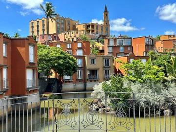 To Rent - 2 Bedroom Apartment - Port Chambly- Tombeau Bay - Mur 34,000