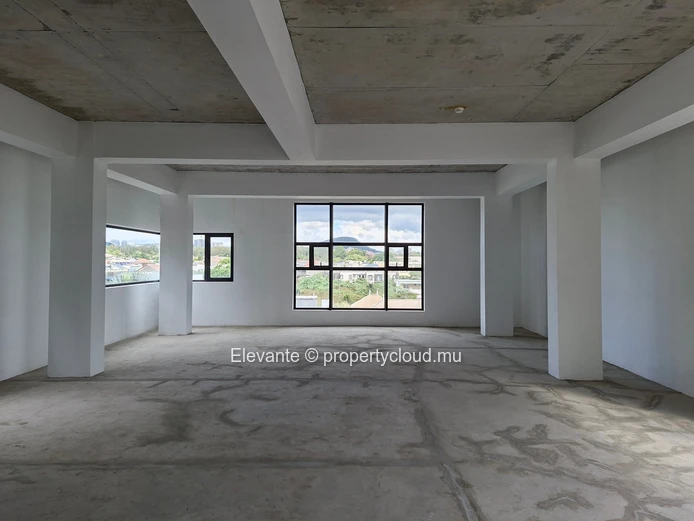 766 m² Office for Sale in Ebene