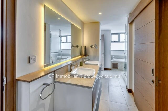 Penthouse PDS 3 chambres avec piscine à vendre à Mon Choisy