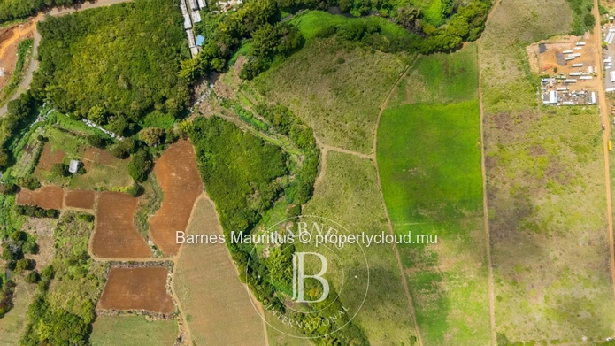 TRIANON – Terrain Agricole Stratégiquement Situé – 15 821 m²