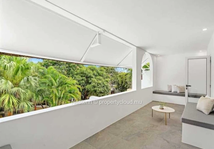 Charming and bright 4 bedroom semi-detached villa