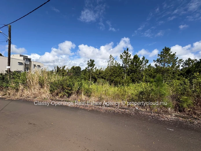 529 m² Hermitage Plot — Paved Road, Near Schools & Shops