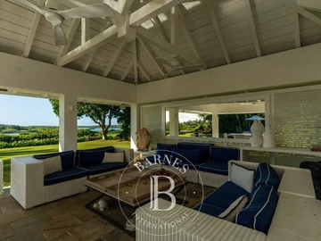 6 Bedroom Villa