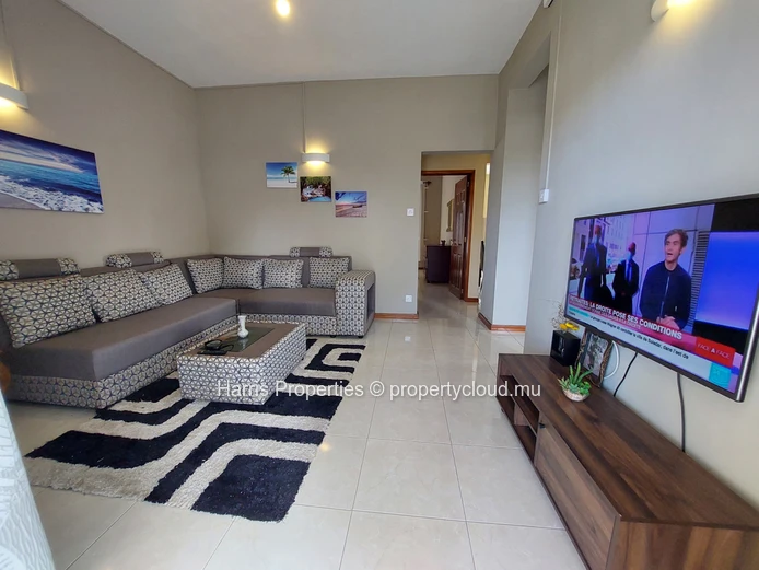 Beautiful furnished and fully renovated apartment for rent in Pereybere