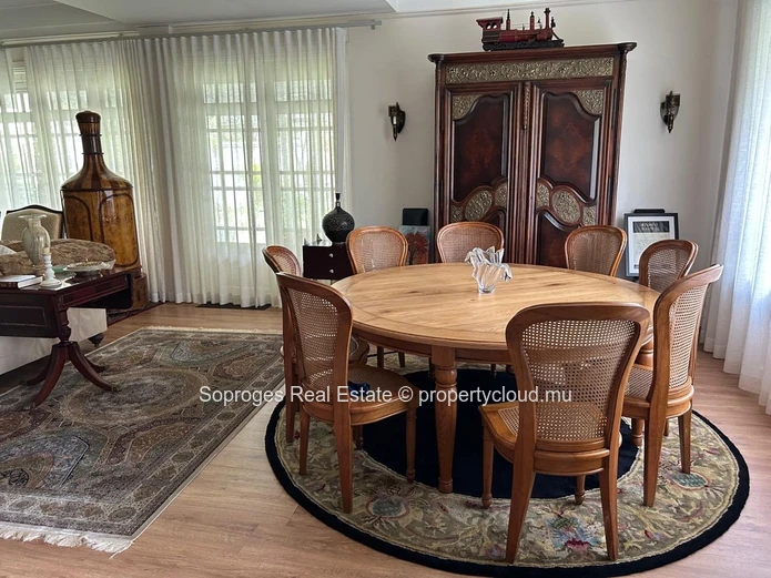 Grande Maison Coloniale de 4000 pieds carrés