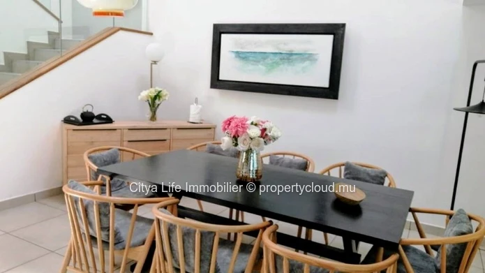 Duplex de 4 chambres avec piscine privée à vendre à Balaclava